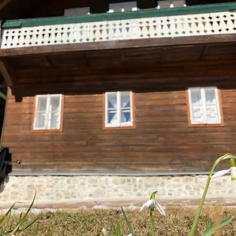 Historisches Haus im Grünen